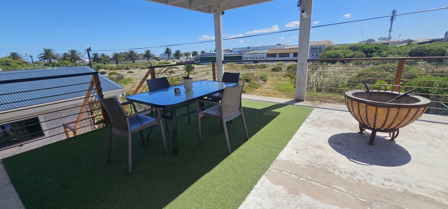 5 Bedroom Property for Sale in Middedorp Western Cape